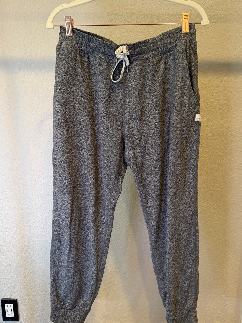 Vuori Performance Jogger Women’s Medium Heather Charcoal DreamKnit Lounge Pants